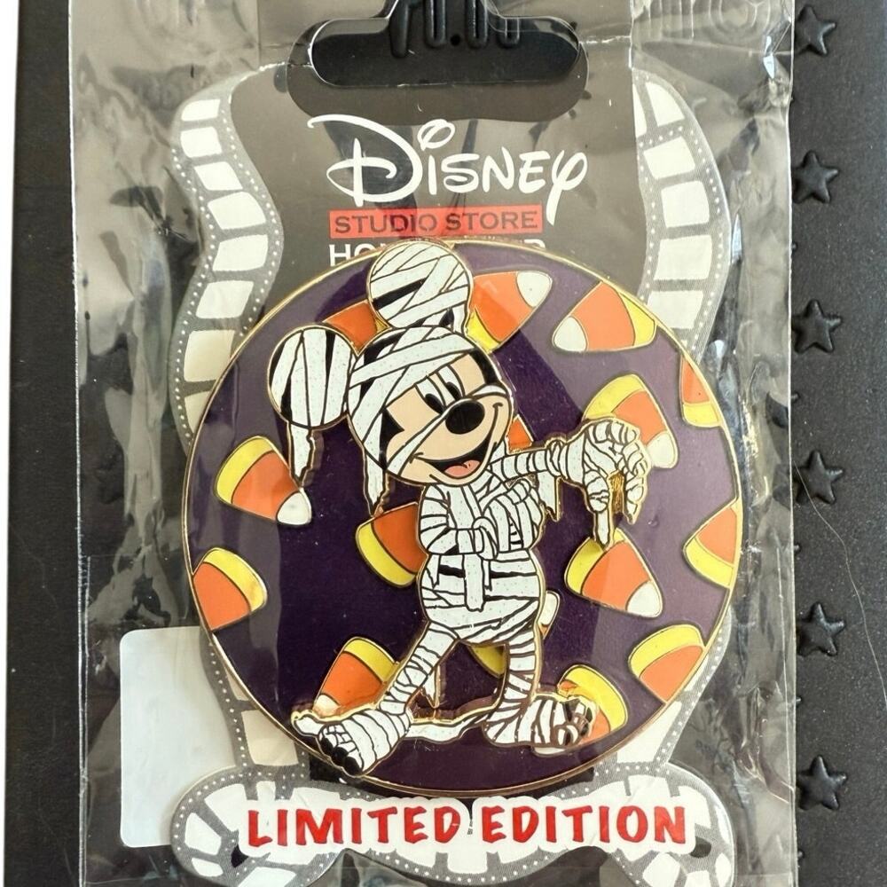 Disney DSF DSSH Mickey Mouse Candy Corn Halloween LE 400 Pin new